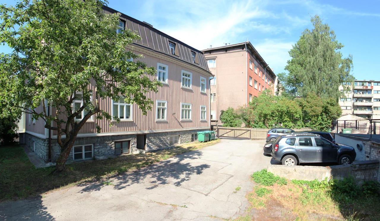 Quiet Kadriorg Street Apartment Tallinn Exterior photo
